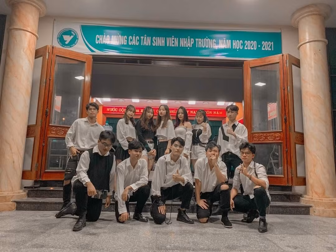 Xuân Vũ chịu trách nhiệm dẫn dắt CLB Dancesport của trường với vai trò Chủ nhiệm.
