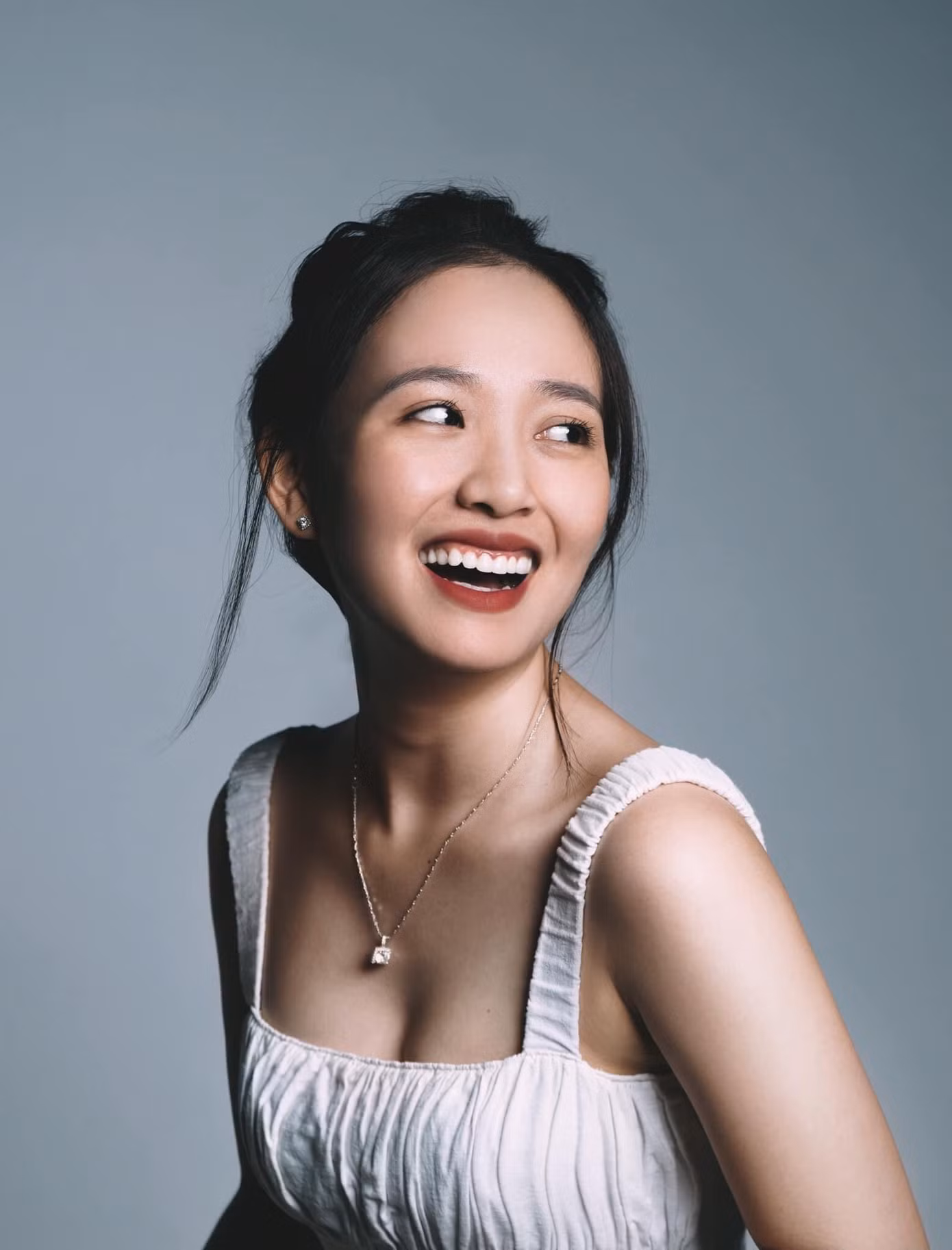 Từng là một sinh viên ngành Y nên Trần Hằng luôn ý thức ưu tiên hàng đầu của các sản phẩm làm đẹp chính là độ an toàn. Từng là một sinh viên ngành Y nên Trần Hằng luôn ý thức ưu tiên hàng đầu của các sản phẩm làm đẹp chính là độ an toàn.
