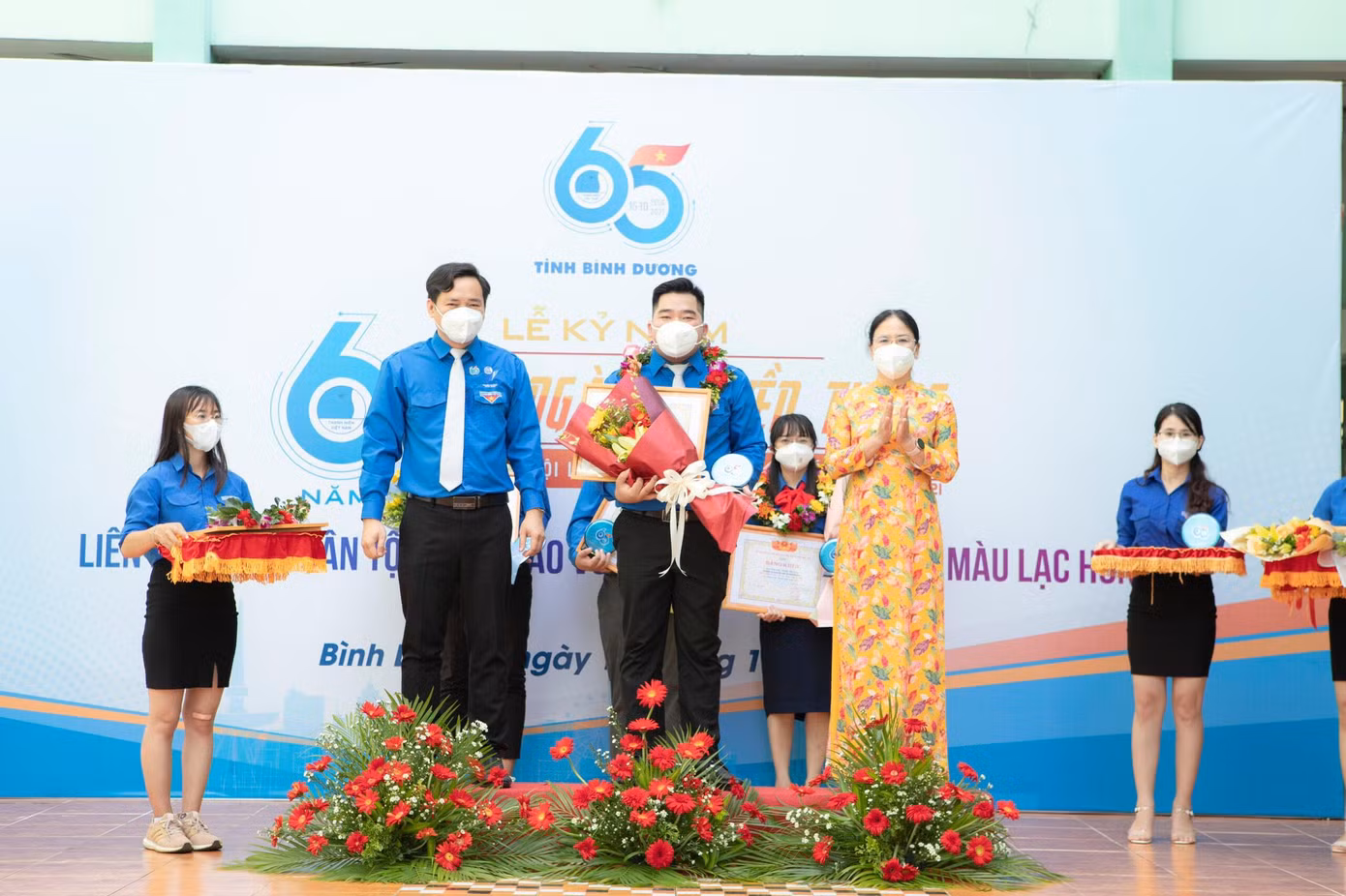 Nguyễn Thành Lâm là một trong 65 gương mặt cán bộ Hội tiêu biểu nhận giải thưởng "15 tháng 10" năm 2021. Nguyễn Thành Lâm là một trong 65 gương mặt cán bộ Hội tiêu biểu nhận giải thưởng "15 tháng 10" năm 2021.