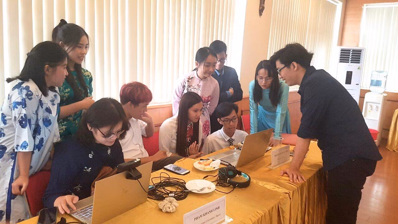 Phương Thanh tham gia Hội nghị thượng đỉnh thanh niên ASEAN - Hàn Quốc năm 2020.