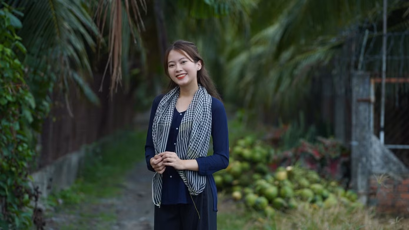 Hồng Lam khiến mọi người yêu thích bởi chất giọng ngọt ngào. Hồng Lam khiến mọi người yêu thích bởi chất giọng ngọt ngào.
