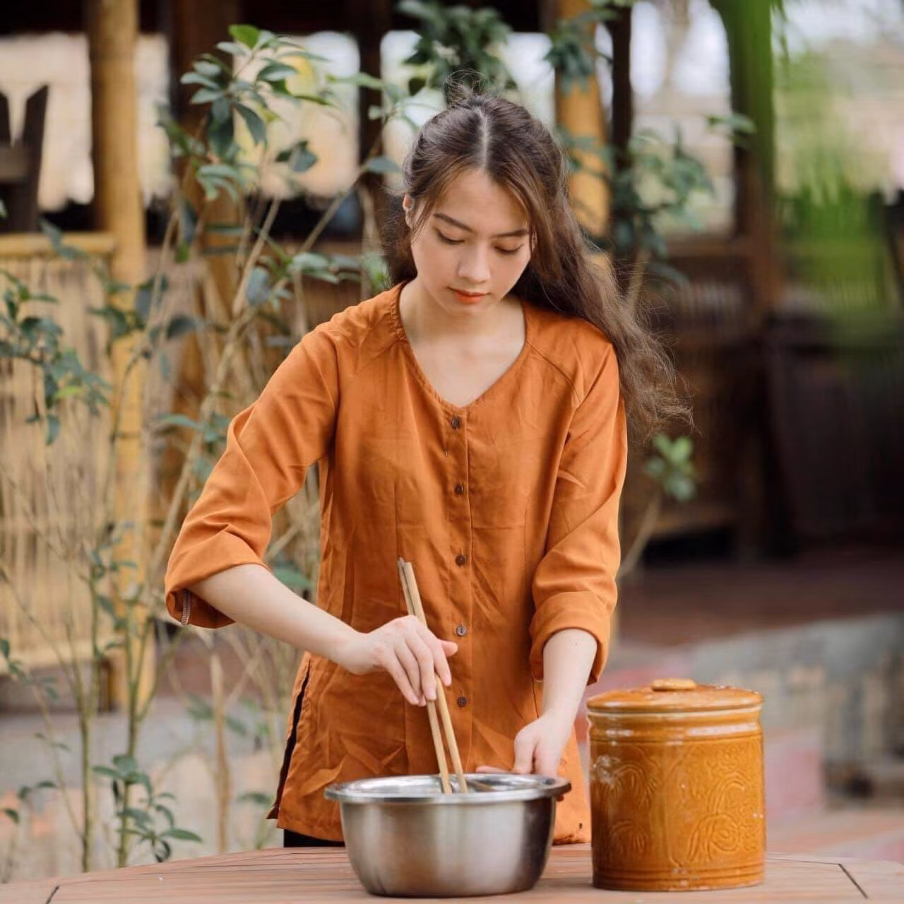 Những thước phim đậm hồn quê của Hồng Lam nhận được nhiều sự quan tâm của cộng đồng mạng. Những thước phim đậm hồn quê của Hồng Lam nhận được nhiều sự quan tâm của cộng đồng mạng.