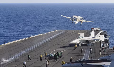 Tàu sân bay USS Nimitz của Mỹ vừa tiến hành diễn tập trên khu vực Biển Đông khi tình hình căng thẳng giữa Trung Quốc và Philippines leo thang