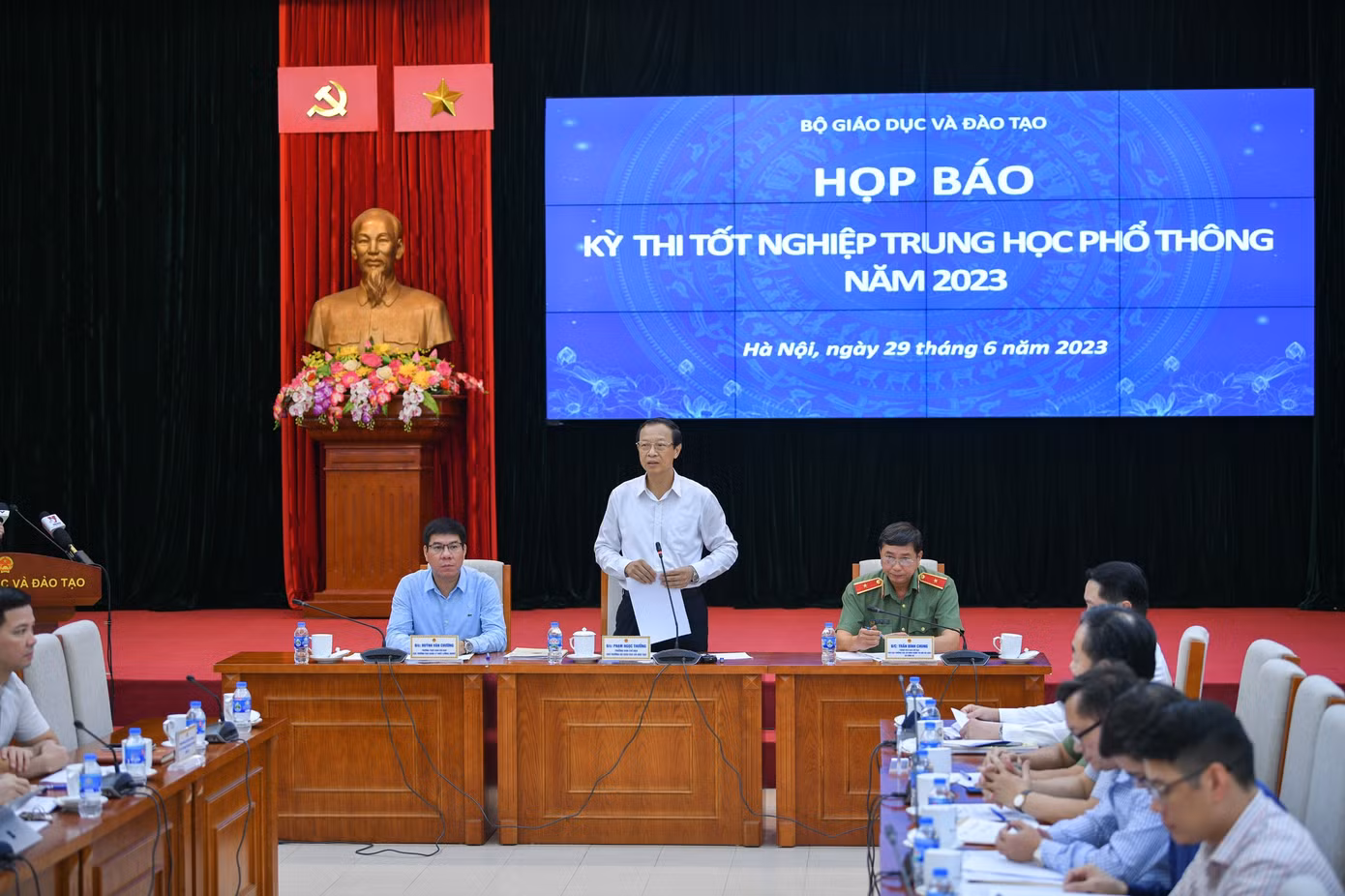Thứ trưởng Bộ GD&ĐT Phạm Ngọc Thưởng, Trưởng Ban chỉ đạo cấp quốc gia kỳ thi chủ trì cuộc họp. Ảnh: Như Ý Thứ trưởng Bộ GD&ĐT Phạm Ngọc Thưởng, Trưởng Ban chỉ đạo cấp quốc gia kỳ thi chủ trì cuộc họp. Ảnh: Như Ý
