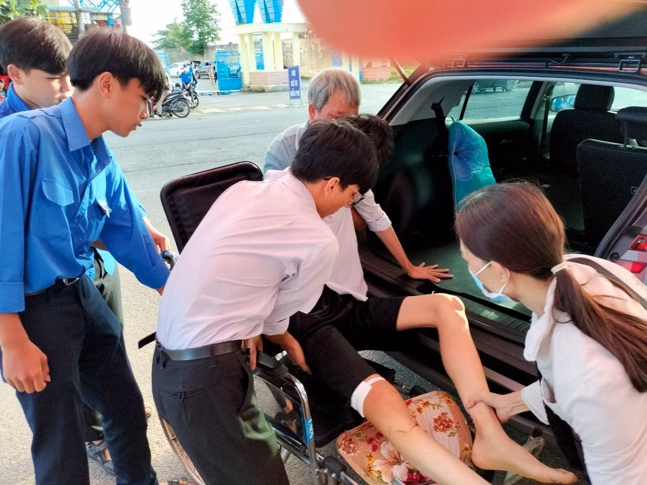 Kết thúc thi tốt nghiệp: Chờ mưa điểm 10 ngoại ngữ ảnh 7