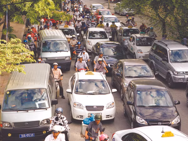 Tăng phí liệu có giảm ùn tắc? Ảnh: Hồng Vĩnh