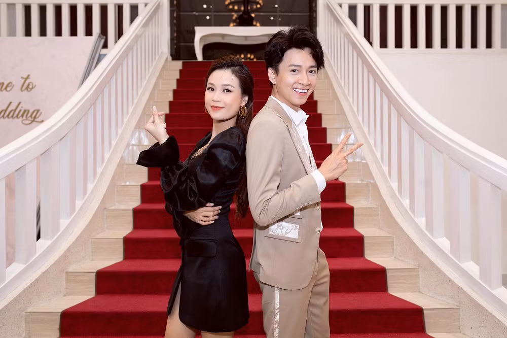 Chụp ảnh thân thiết với Sam nhưng Ngô Kiến Huy lại gây chú ý bởi vẻ ngoài xanh xao, gầy gò ảnh 4