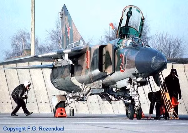 Máy bay tiêm kích đánh chặn Mig-23MLD thuộc nhóm Истребитель-перехватчик (Photo of www.airwar.ru)