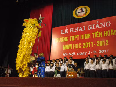 Tiết mục múa lân sôi động trong lễ khai giảng