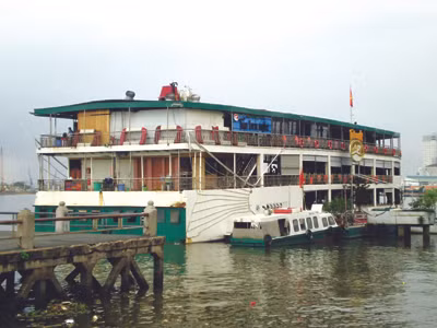 Tàu du lịch nhà hàng Bến Nghé trong đợt kiểm tra vừa qua chủ tàu nhận hàng loạt khuyến cáo về công tác đảm bảo an toàn	Ảnh: LT