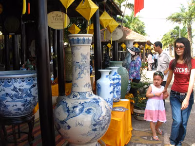  Gốm Bát Tràng tham gia Fesstival Nghề truyền thống Huế. Ảnh: Thanh Tùng 
