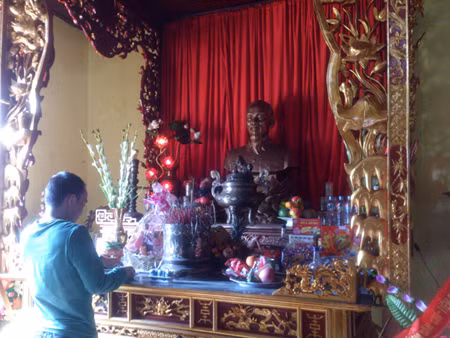 Khu tưởng niệm Chủ tịch Hồ Chí Minh trong khuôn viên đồn điền Chi Nê