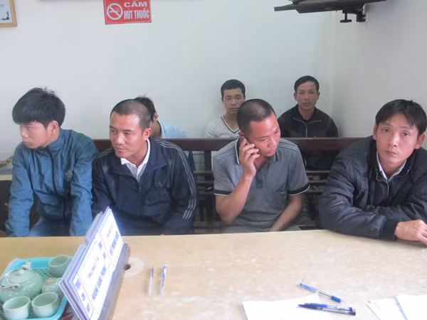 Bốn cò mồi bị xử phạt ngày 24-1. Bốn cò mồi bị xử phạt ngày 24-1