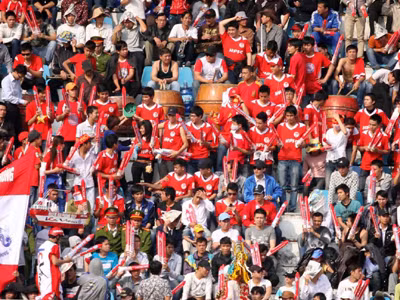 Sân Lạch Tray lại hừng hực đón vị khách Hà Nội T&T Ảnh Tường Vũ 