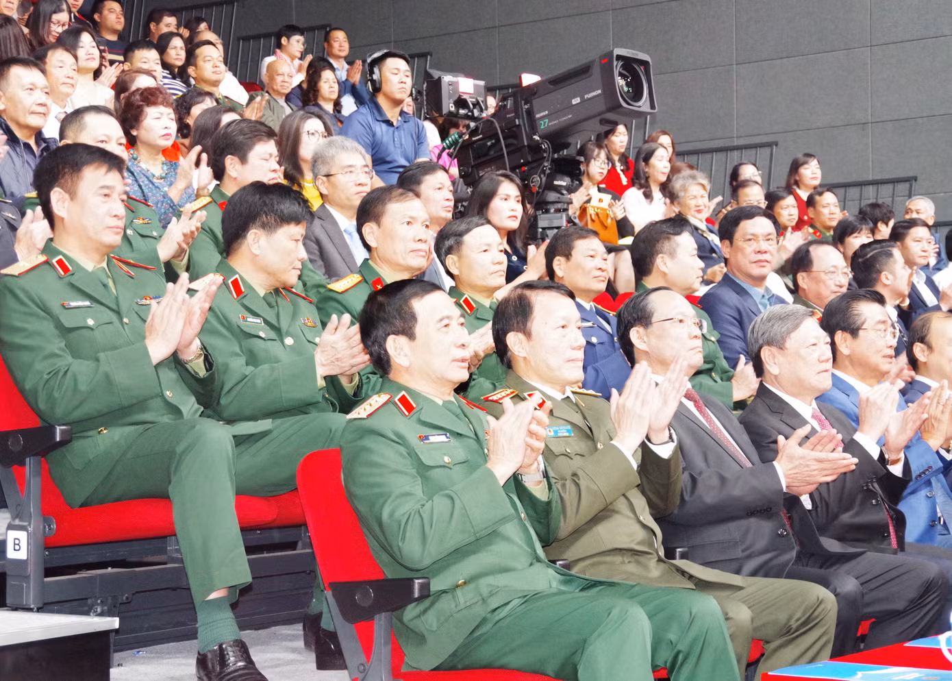 Các đại biểu dự chương trình nghệ thuật "Ánh Sao Người lính". Các đại biểu dự chương trình nghệ thuật "Ánh Sao Người lính".