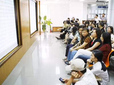Sàn giao dịch chứng khoán sôi động một thời