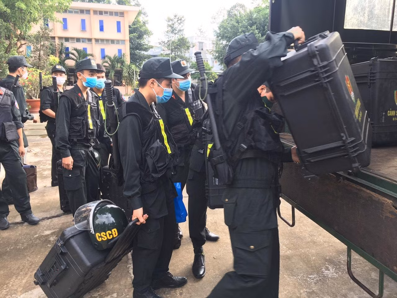 Ngày 22/8, đại diện Công an tỉnh Bình Dương cho hay, Bộ Tư lệnh Cảnh sát cơ động tăng cường 250 cán bộ, chiến sĩ thuộc Trung đoàn CSCĐ Trung Bộ đến hỗ trợ địa phương nhằm bảo đảm an ninh, trật tự và phòng chống dịch COVID-19.