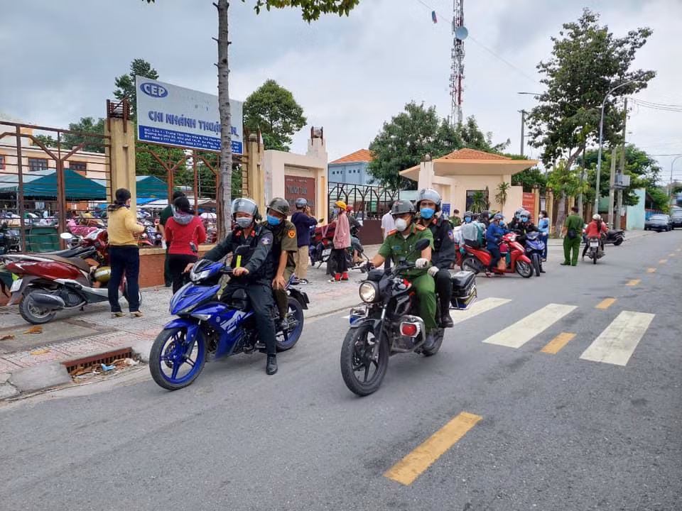 Lực lượng cảnh sát cơ động chi viện sẽ phối hợp công an địa phương đảm bảo an ninh và phòng, chống dịch bệnh
