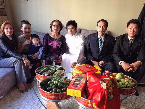 Gia đình Đan Trường đều có mặt đông đủ. Trước ngày cưới, bố mẹ và em gái nam ca sĩ đã bay từ Việt Nam sang San Jose