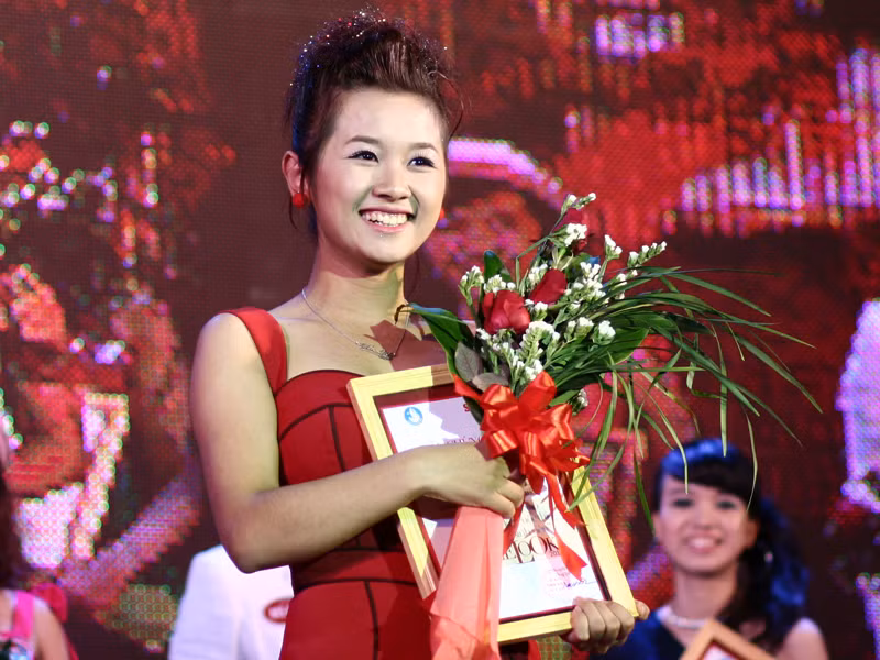 Giải khả ái Nguyễn Bích Yến Linh (Đại học Hòa Bình). Giải khả ái Nguyễn Bích Yến Linh