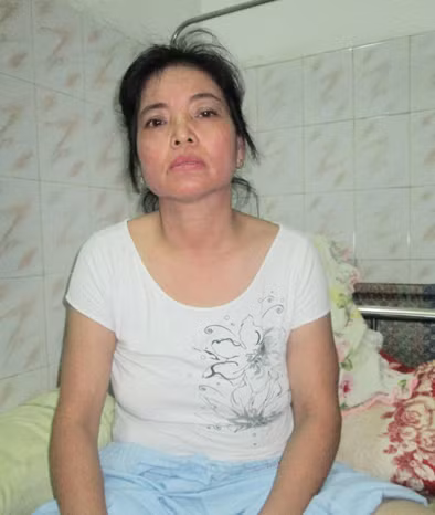 Con nợ vừa mắc bệnh, vừa bị áp lực bởi nhóm đòi nợ thuê nên hóa điên nhập viện