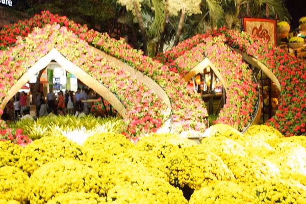 Biểu tượng trái tim Việt Nam – chủ đề của lễ hội hoa năm 2013
