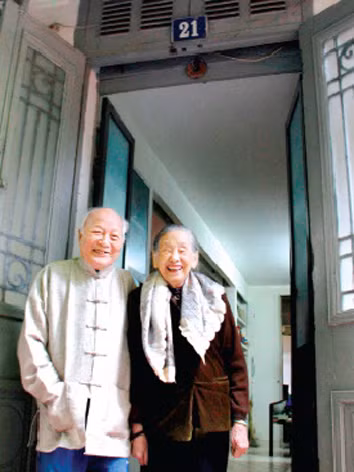 Nhà văn Tô Hoài và phu nhân vẫn luôn bên nhau. Ảnh: Nguyễn Đình Toán. Ảnh: Nguyễn Đình Toán