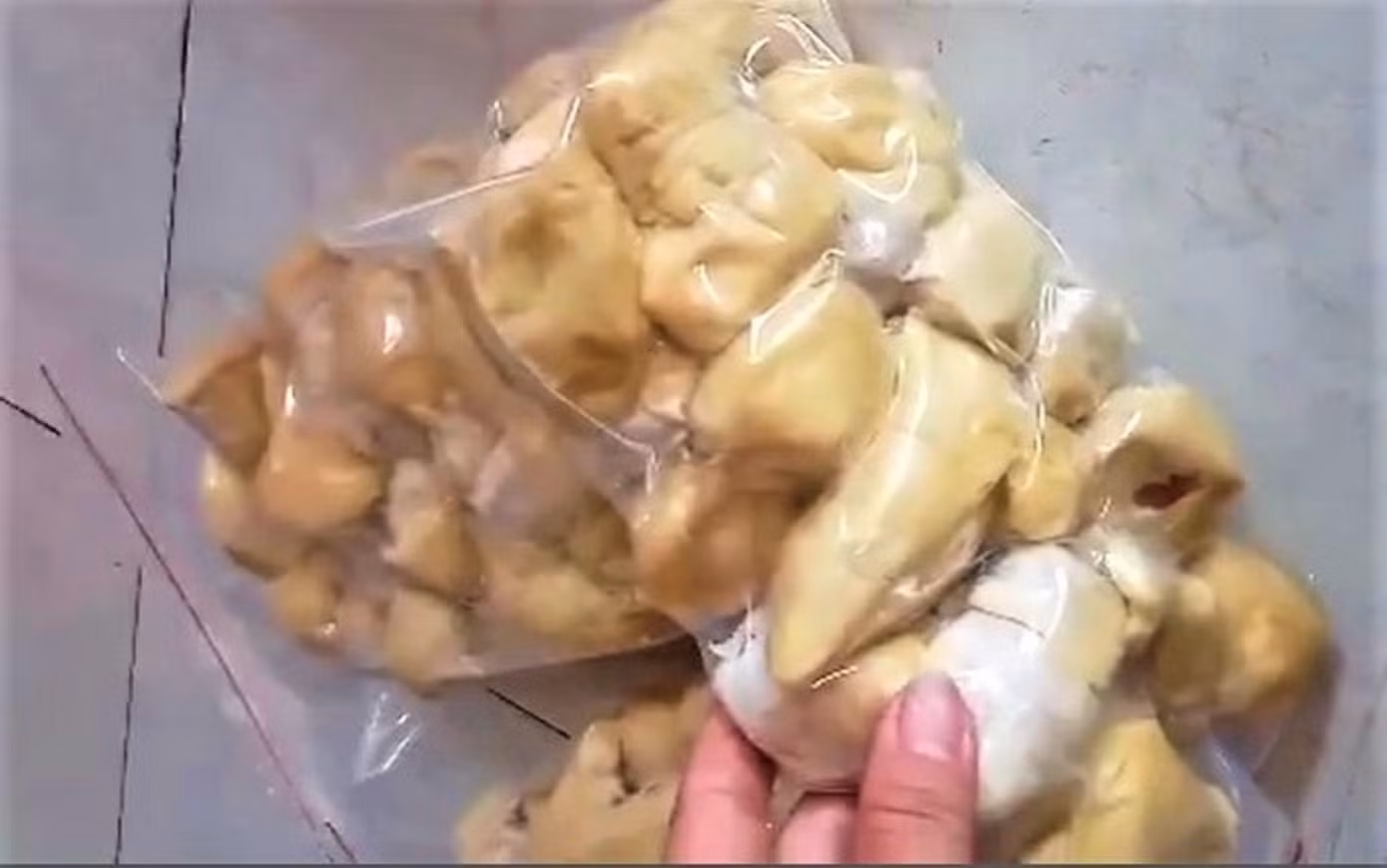 Người dân cấp đông sầu riêng vì bán không được, ăn không hết