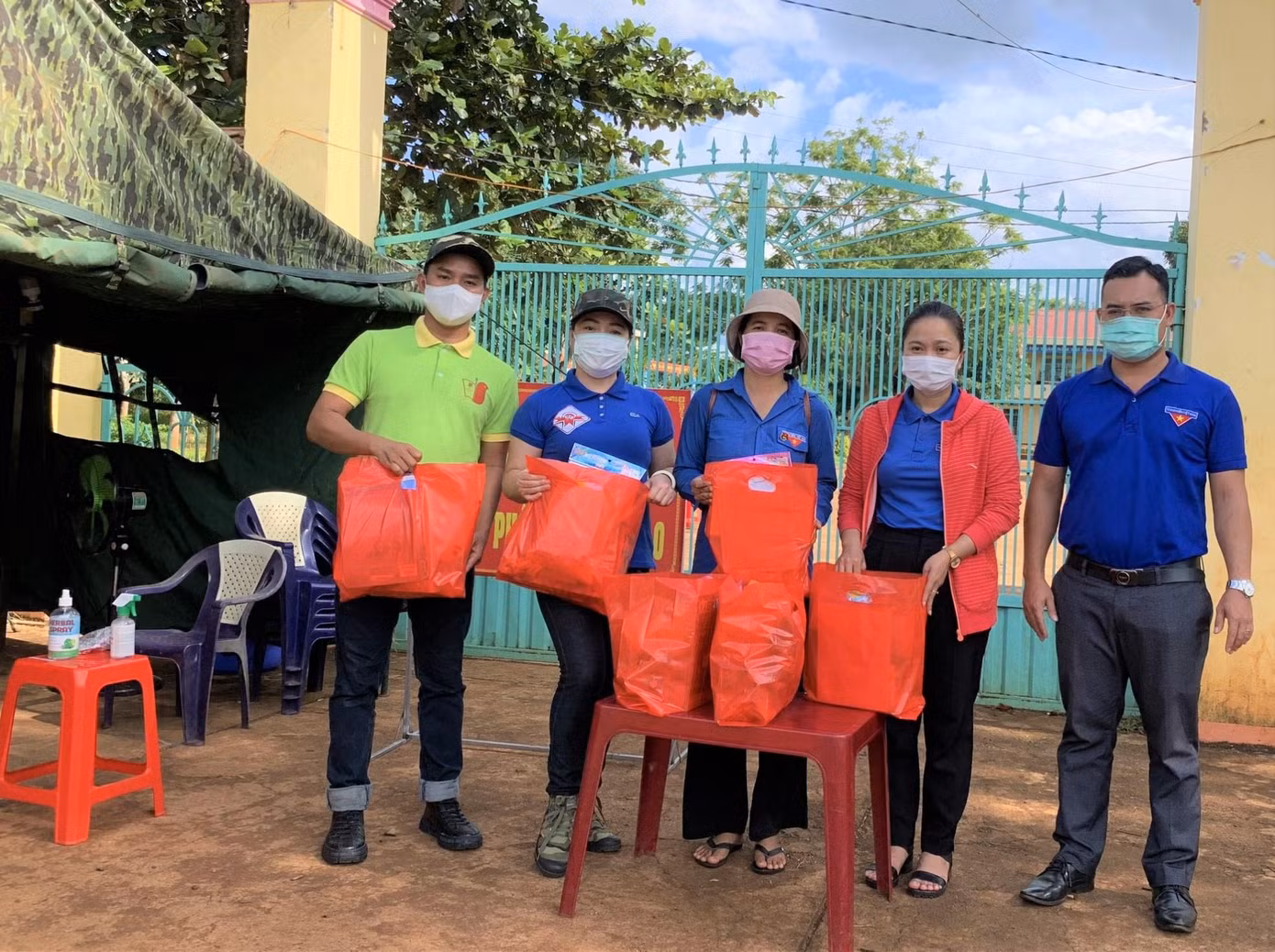 Nhiều phần quà ý nghĩa được chương trình trao tặng tại huyện Cư M'gar