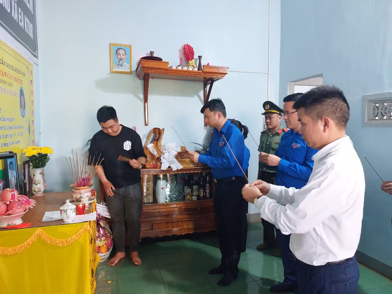 Đoàn công tác đến viếng ông Nguyễn Văn Kiên - Bí thư Đảng uỷ, Chủ tịch HĐND xã Ea Ktur. Đoàn công tác đến viếng ông Nguyễn Văn Kiên - Bí thư Đảng uỷ, Chủ tịch HĐND xã Ea Ktur.