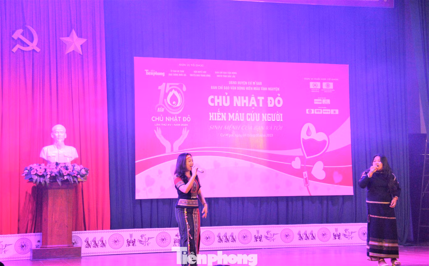 Tiết mục "Lên cao nguyên đi anh" sôi động
