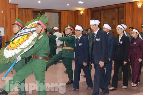 Các nghi lễ viếng Đại tướng được thực hiện rất trang trọng. Các nghi lễ viếng Đại tướng được thực hiện rất trang trọng