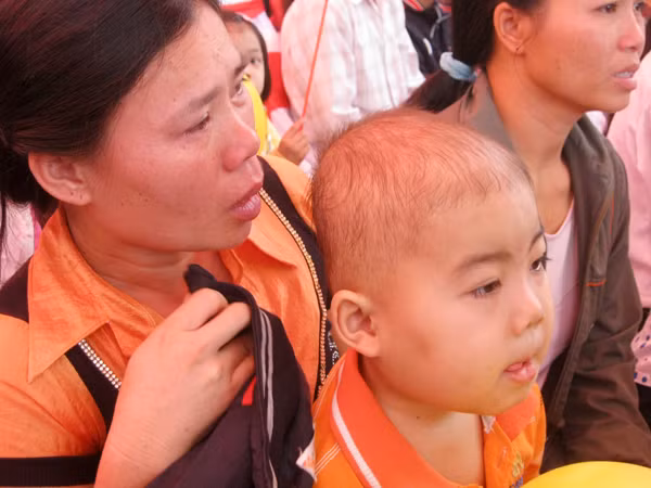Một phụ huynh có con bị ung thư xúc động với những chia sẻ của cộng đồng
