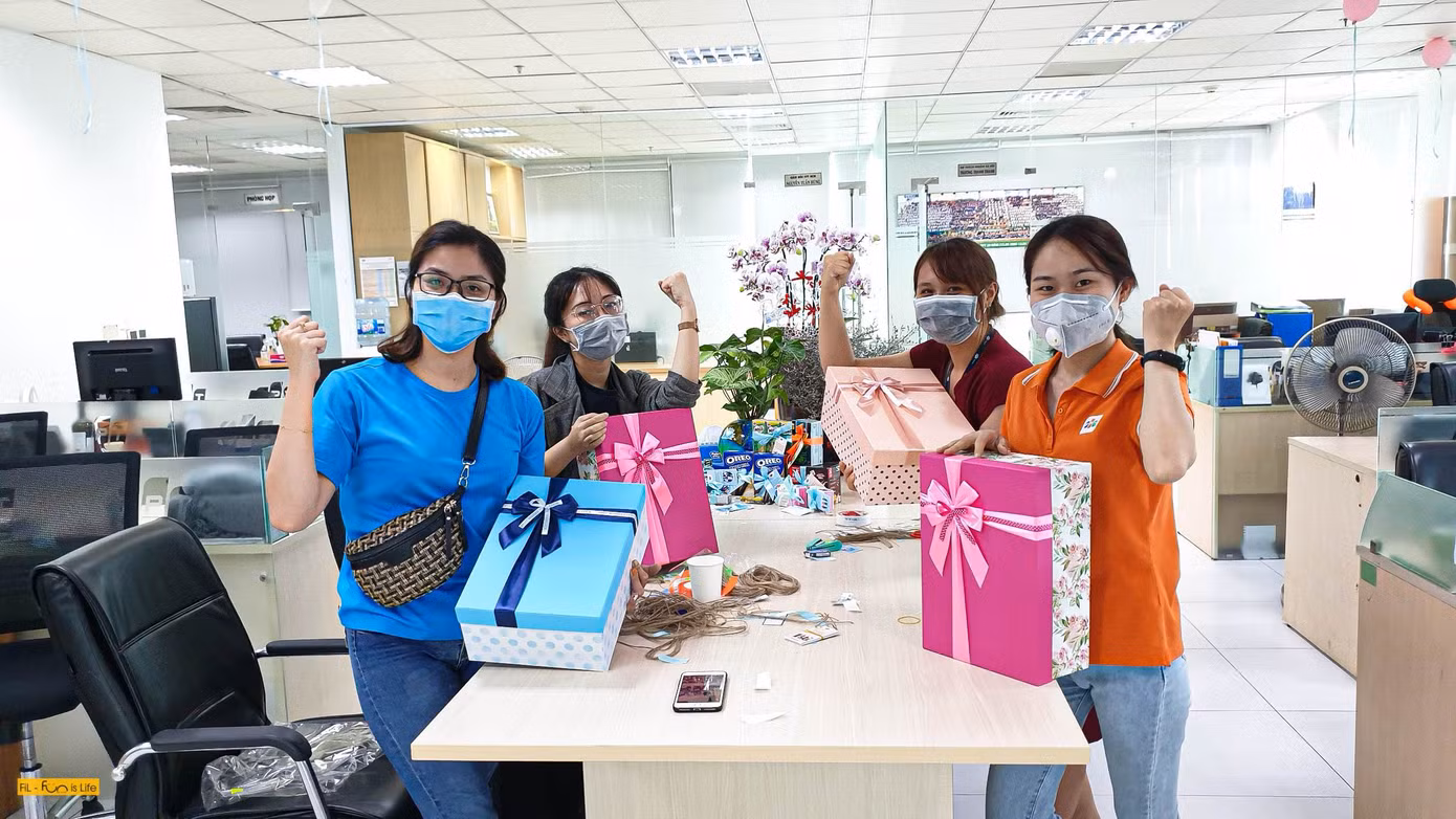Dân công sở gói quà, sáng tác nhạc tặng y, bác sĩ tuyến đầu chống dịch ảnh 3