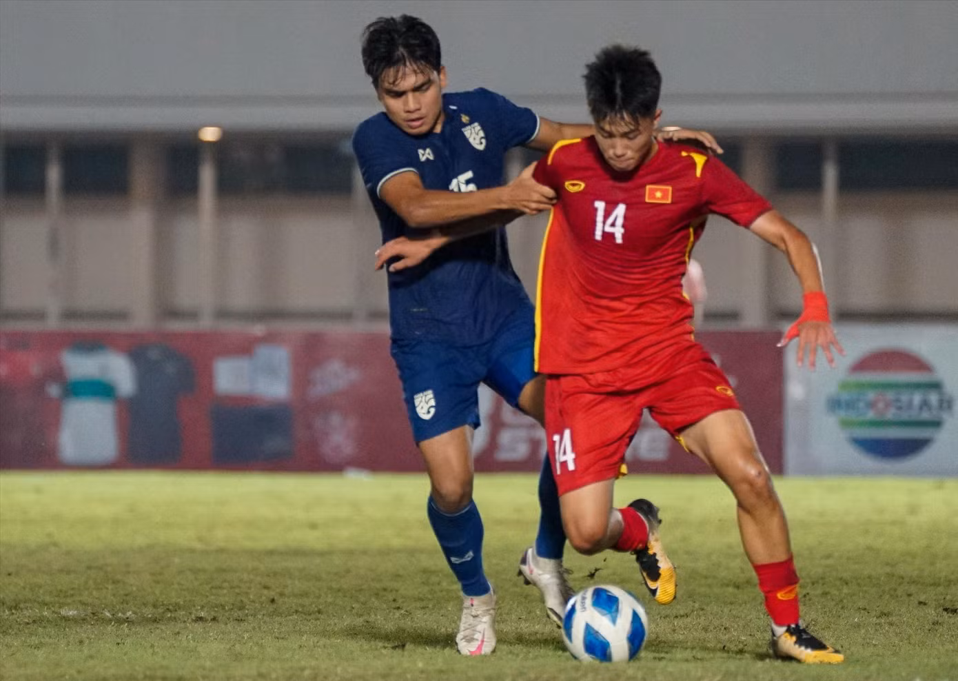U19 Việt Nam sẽ vượt qua sức ép để thắng Thái Lan?. Ảnh: Anh Tuấn U19 Việt Nam sẽ vượt qua sức ép để thắng Thái Lan?. Ảnh: Anh Tuấn
