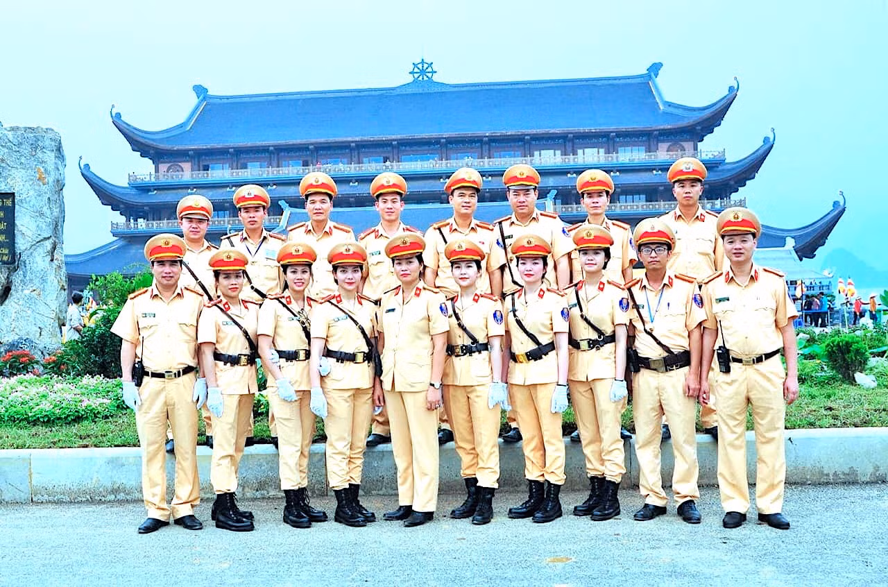 Những ‘bông hồng thép’ ở Đại lễ Vesak ảnh 5