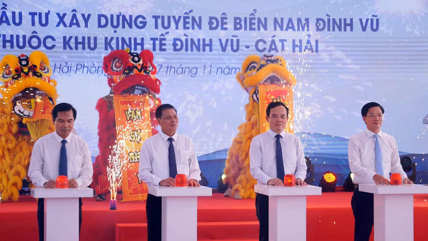 Lãnh đạo TP Hải Phòng bấm nút khởi công dự án tuyến đê biển 12,7km.