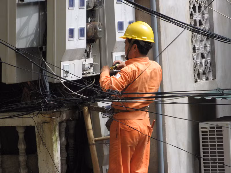 Trong năm 2012, riêng EVN đặt mục tiêu tiết kiệm chi phí sản xuất khoảng 1.800 tỷ đồng