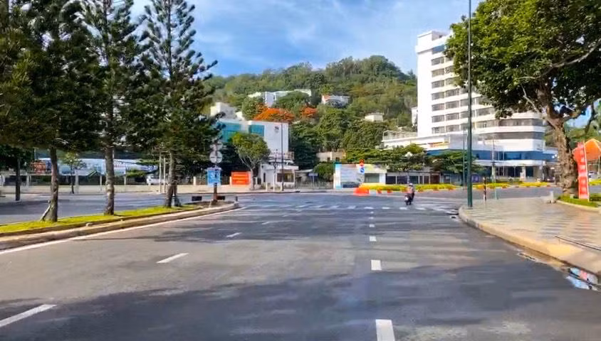 Ông Hoàng Vũ Thảnh, Chủ tịch UBND TP.Vũng Tàu báo cáo tại cuộc họp, trên địa bàn đã có 35 ca nhiễm COVID-19 cộng đồng.