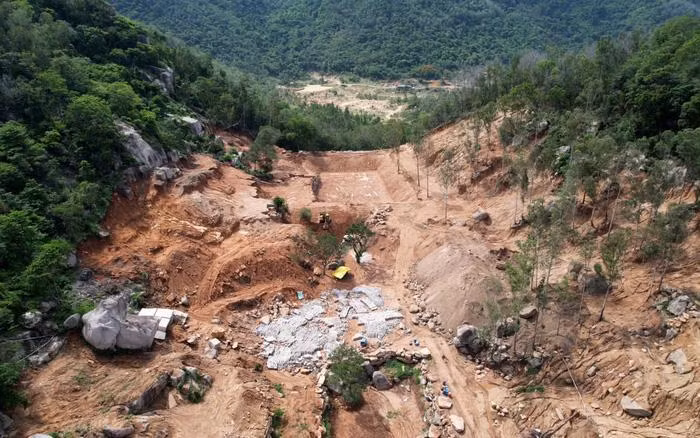 4ha trên núi Thị Vải bị sang gạt làm mặt bằng, cây cối bị chặt hạ. 4ha trên núi Thị Vải bị sang gạt làm mặt bằng, cây cối bị chặt hạ.