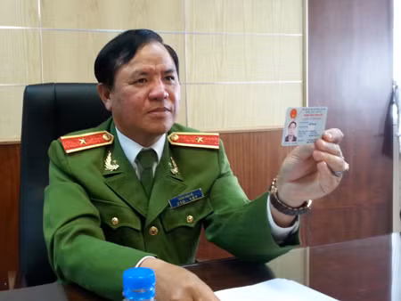 Thiếu tướng Trần Văn Vệ trao đổi với báo chí chiều 6/12
