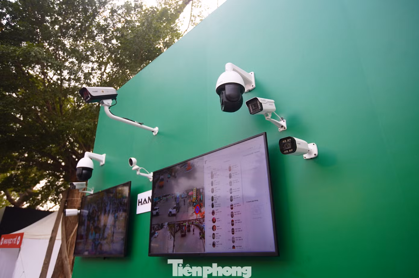 Nhiều loại camera tiên tiến được giới thiệu.