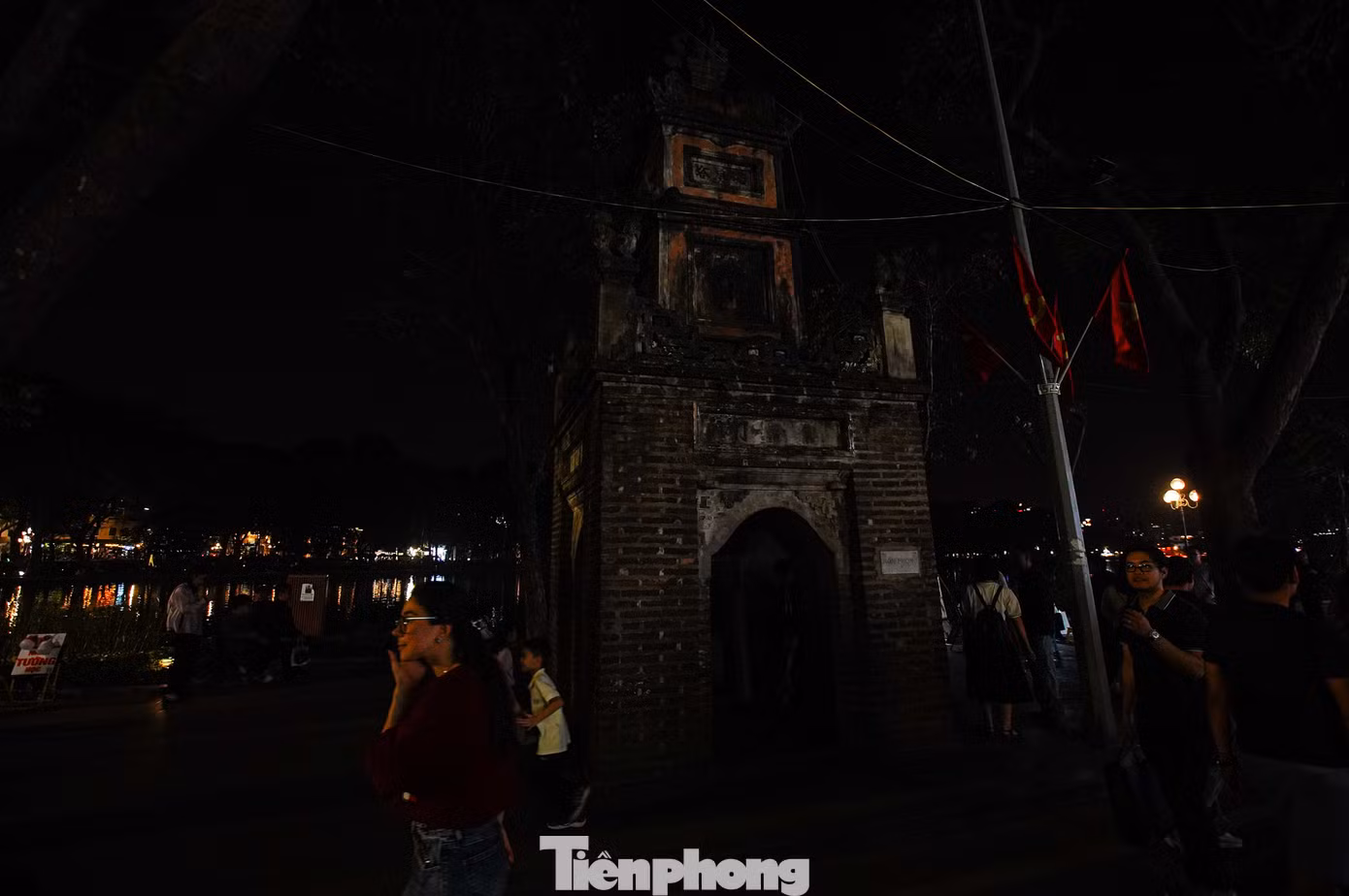 Hình ảnh tháp Hòa Phong vào tối 22/3.
