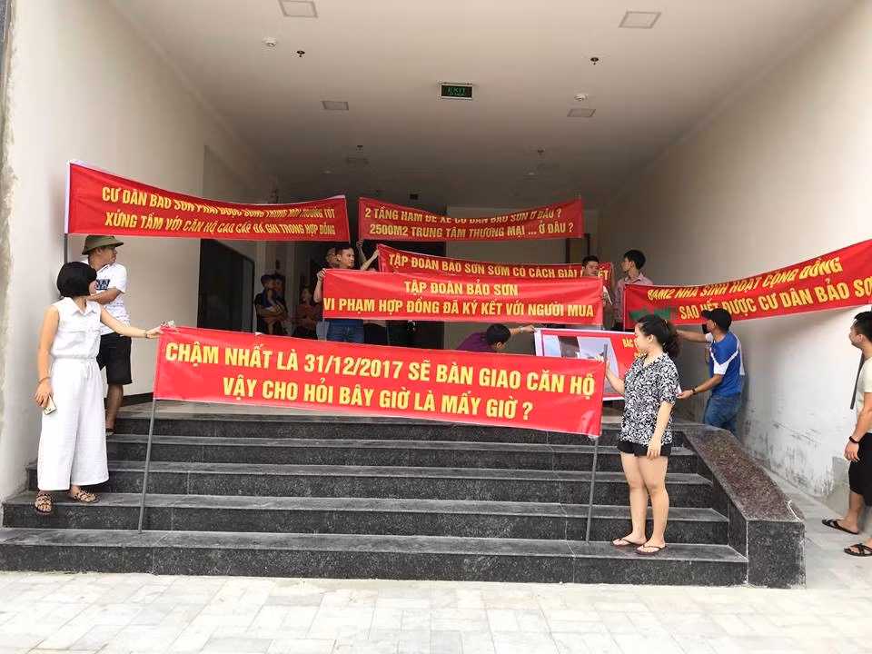 Nhiều năm qua, cư dân Chung cư Bảo Sơn liên tục căng băng rôn đòi quyền lợi.