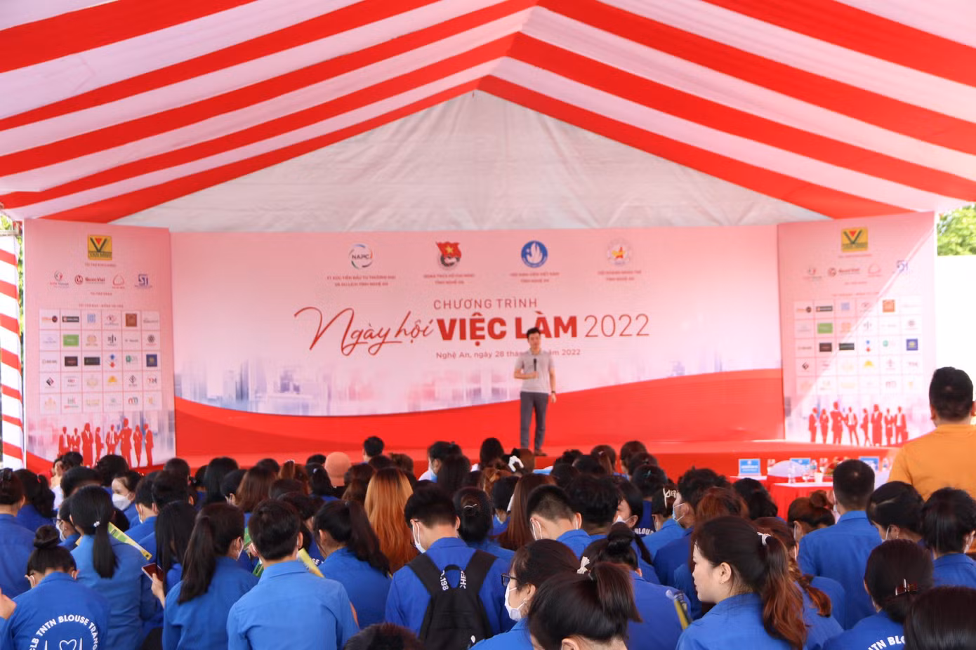 Tham dự Chương trình "Ngày hội việc làm" có các đại biểu thuộc Ban Dân vận Tỉnh uỷ, Liên đoàn lao động tỉnh Nghệ An, Tỉnh Đoàn Nghệ An, Hội đồng nhân dân tỉnh; Hội Doanh nhân trẻ, Trung tâm Xúc tiến đầu tư, Thương mại và Du lịch tỉnh Nghệ An, gần 100 doanh nghiệp và hơn 1.000 bạn đoàn viên thanh niên, sinh viên trên địa bàn tỉnh Nghệ An.