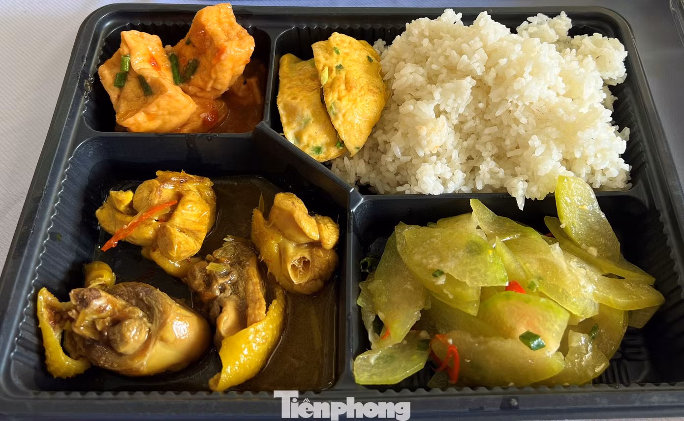 Các món ăn đảm bảo dinh dưỡng, sạch sẽ cho thí sinh được chuẩn bị kỹ lưỡng cho các thí sinh tham dự kỳ thi.