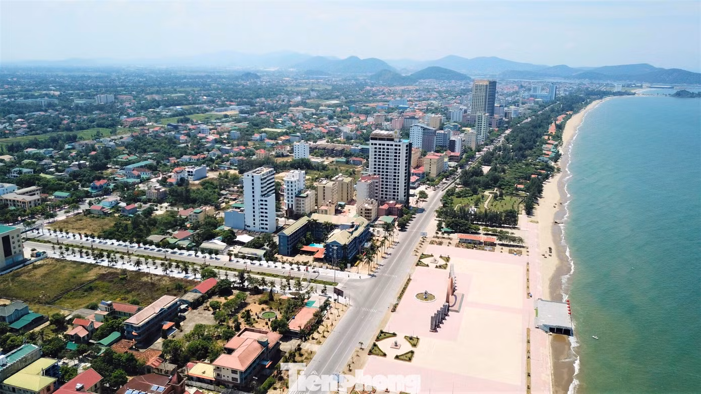 Với quy hoạch mới khu vực ven biển, diện mạo của đô thị biển Cửa Lò hứa hẹn sẽ có nhiều đổi thay hiện đại, độc đáo, xứng tầm là một trong những bãi biển đẹp của khu vực Bắc Trung Bộ. (Ảnh: Đức Phúc).