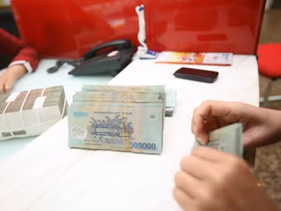 Lãi suất cho vay hiện đang ở mức 10 - 12% là quá cao. Ảnh: Đào Ngọc Thạch. Lãi suất cho vay hiện đang ở mức 10 - 12% là quá cao. Ảnh: Đào Ngọc Thạch