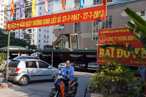 Bãi trông xe khang trang sạch đẹp