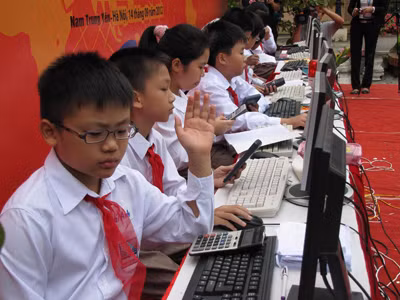  Cuộc thi Violympic có tất cả 19 vòng thi, được thể hiện qua 8 game flash sáng tạo và 2 bài thi website với khoảng 20 phút cho một bài thi giúp học sinh “học mà chơi, chơi mà học”. Sau các vòng thi tự do, vòng thi cấp trường, cấp quận (huyện) và cấp tỉnh, những thí sinh xuất sắc sẽ được tham gia kỳ thi cấp quốc gia